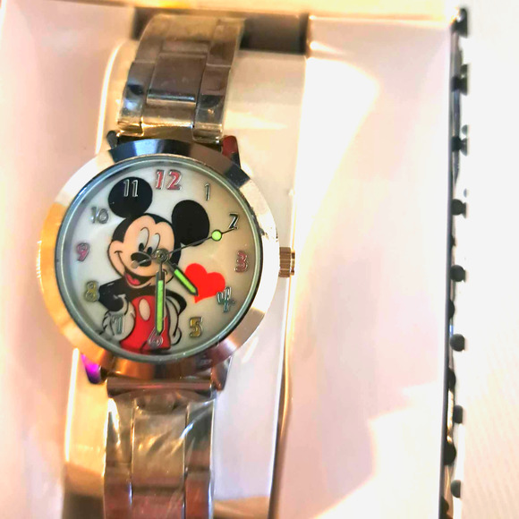 NEW in Collector Box - Mickey Mouse Heart stainless Silver Watch - Picture 2 of 9